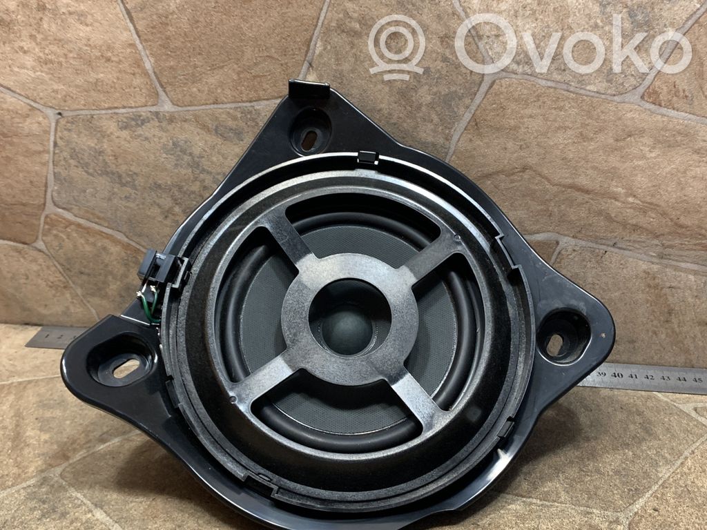 Mercedes-Benz C W205 Altavoz subwoofer 