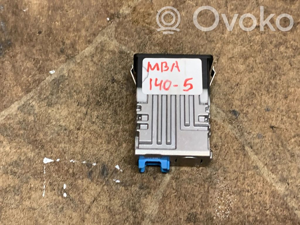 BMW 3 G20 G21 Enchufe conector USB 