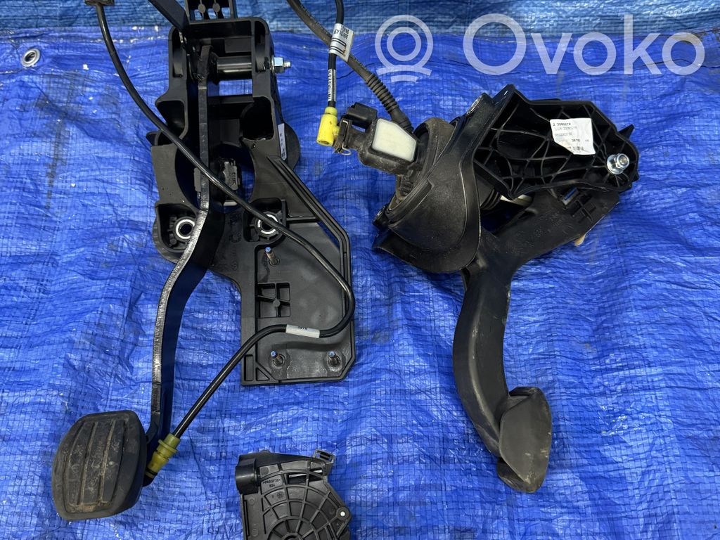 Pedal assembly   9674829780,9806069680,9805893280,9833563780