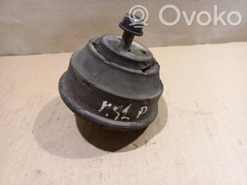 BMW 5 E39 Dzinēja spilvens 