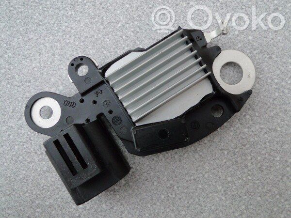 Opel Astra H Деталь (детали) генератора 