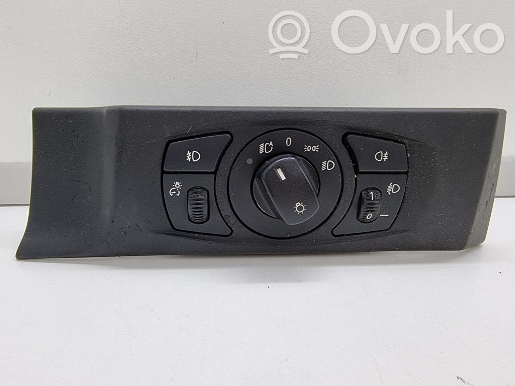 Light switch   6953739,692525102