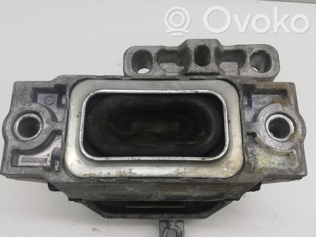 Volkswagen PASSAT B6 Engine mount bracket 