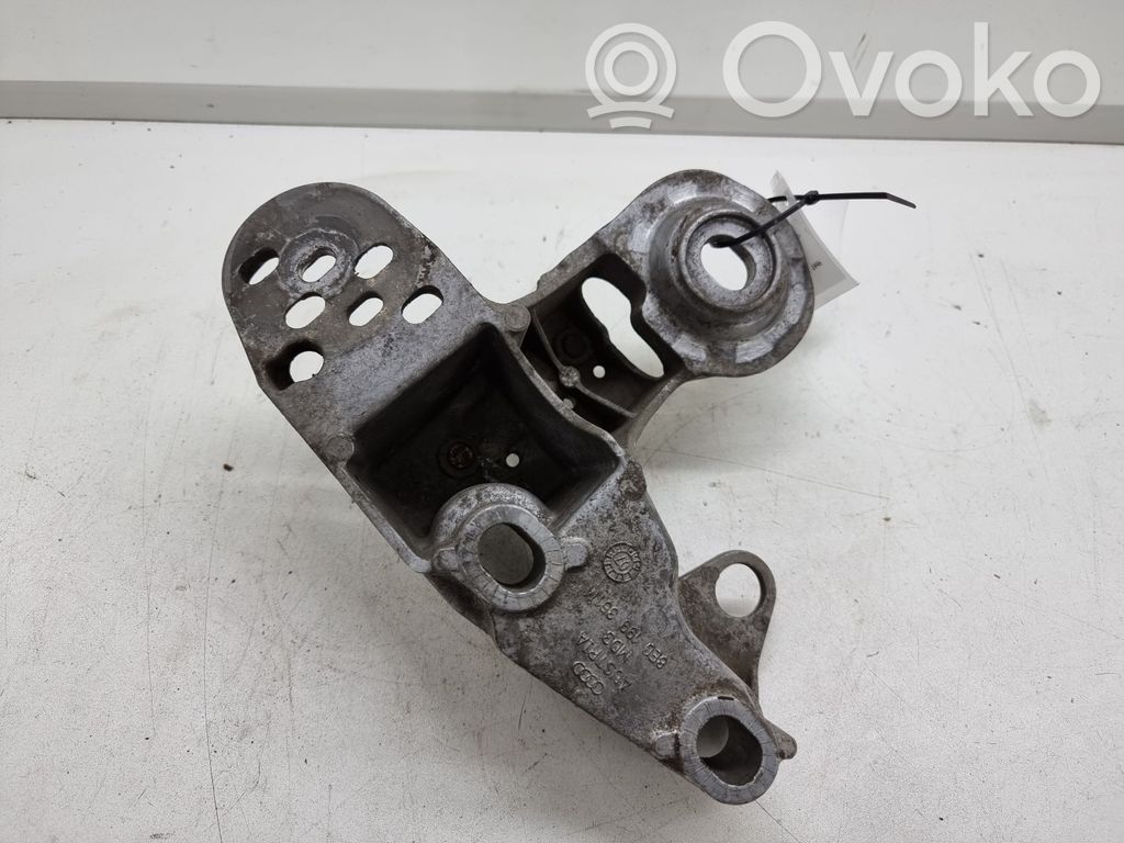 Audi A4 S4 B7 8E 8H Engine mounting bracket 