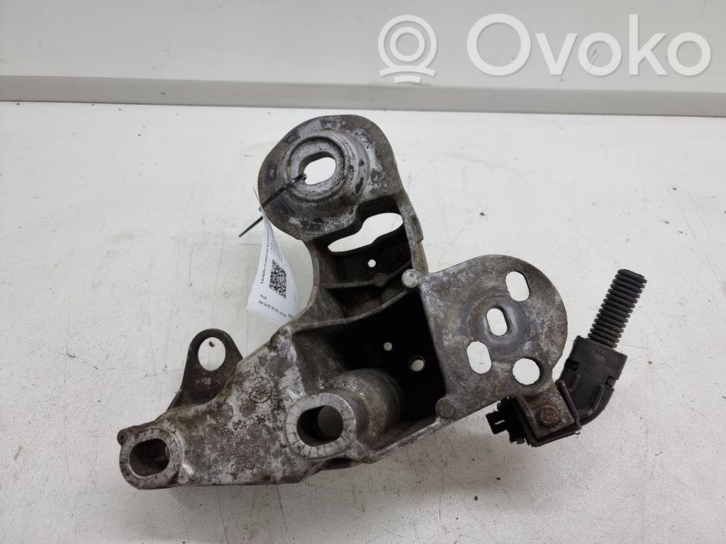 Audi A4 S4 B7 8E 8H Engine mounting bracket 