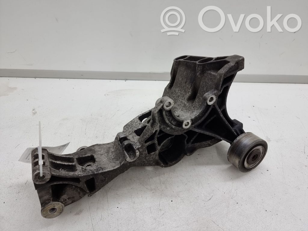 Audi A4 S4 B7 8E 8H Mocowanie alternatora 