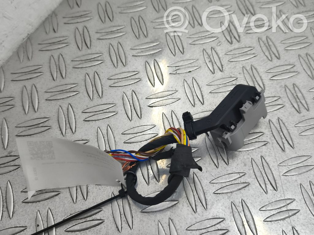 Otros cableados   110896000B