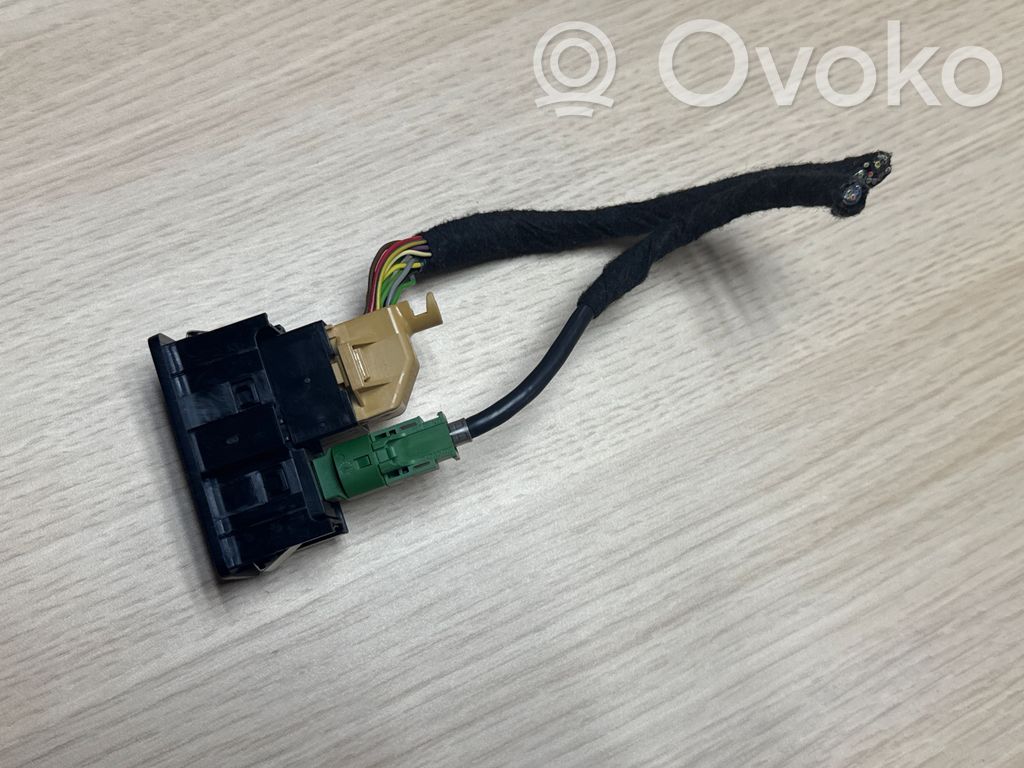 Seat Leon (5F) USB-pistokeliitin 