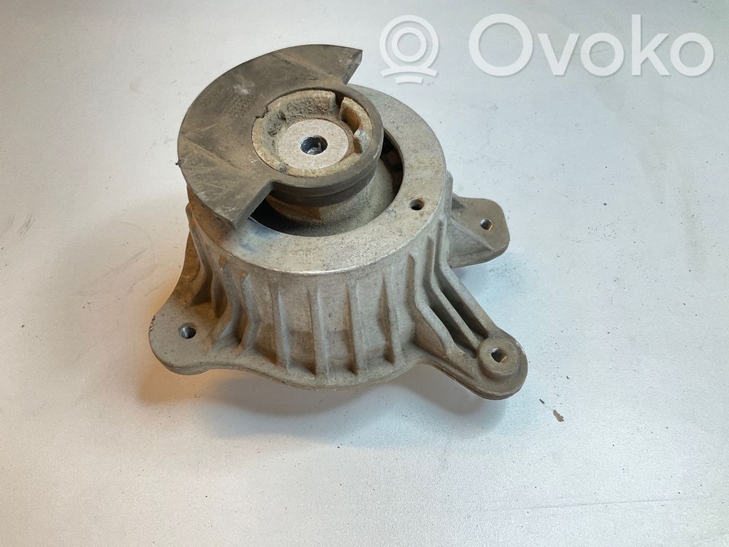 Mercedes-Benz E W238 Engine mount bracket 
