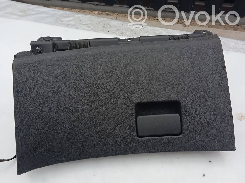 Opel Zafira C Schowek deski rozdzielczej 