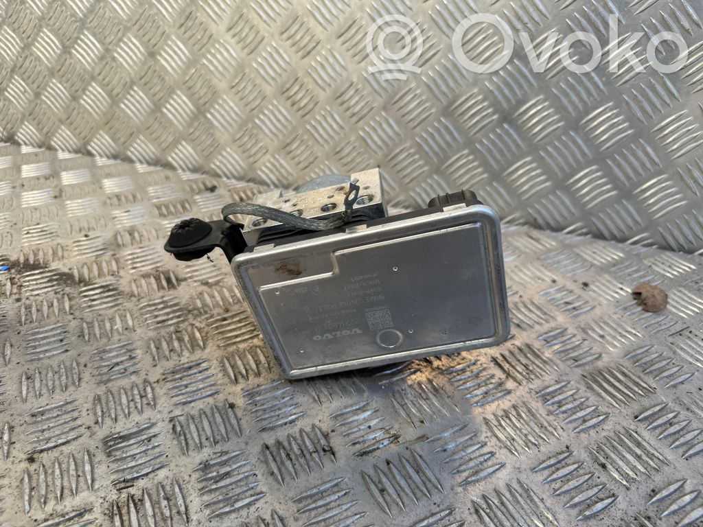 Volvo XC40 ABS bloks 