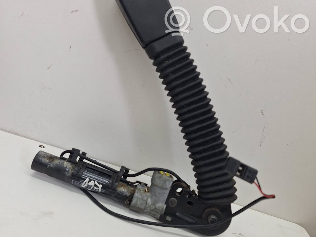 BMW 5 E60 E61 Etuistuimen turvavyön solki 