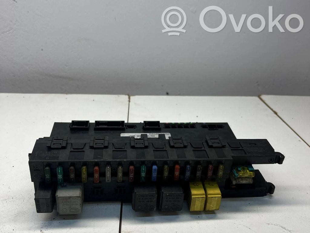 Mercedes-Benz E W211 Fuse module 