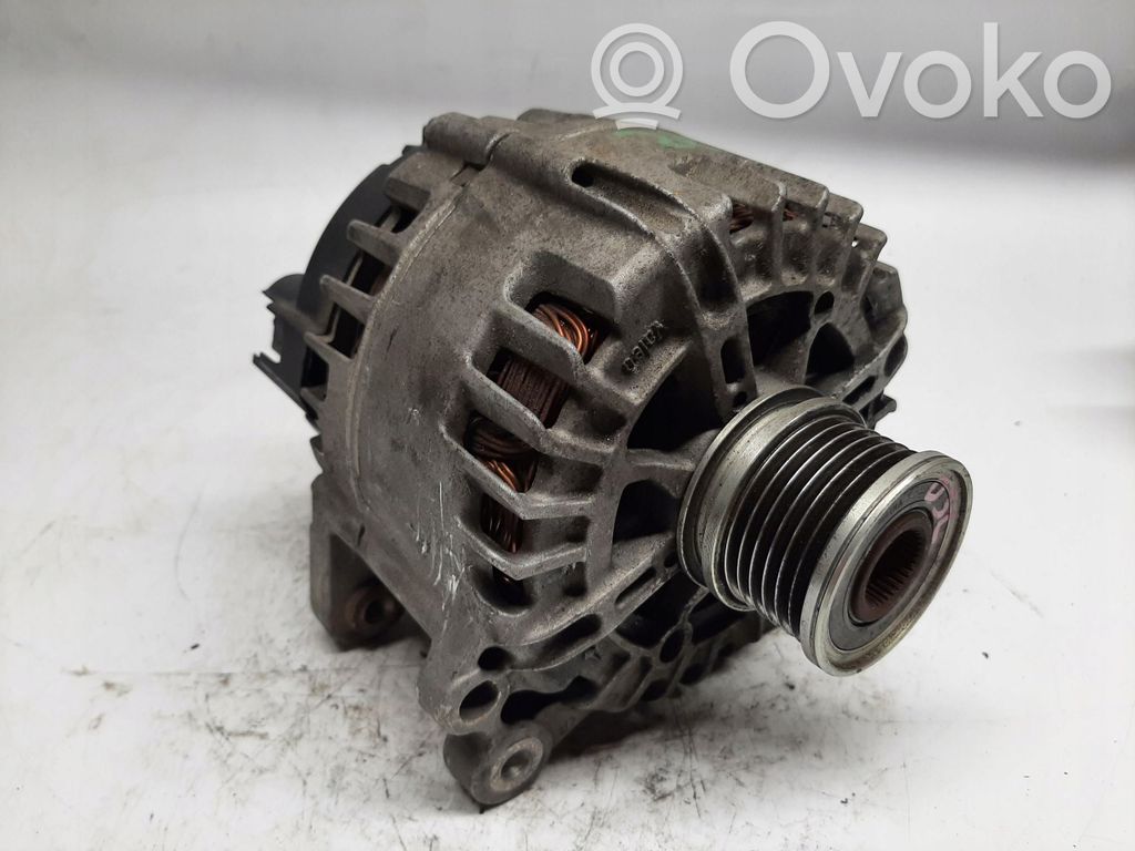 Volkswagen PASSAT B7 Alternator 