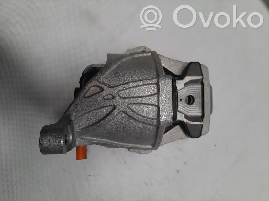 Audi A4 S4 B9 Engine mount bracket 