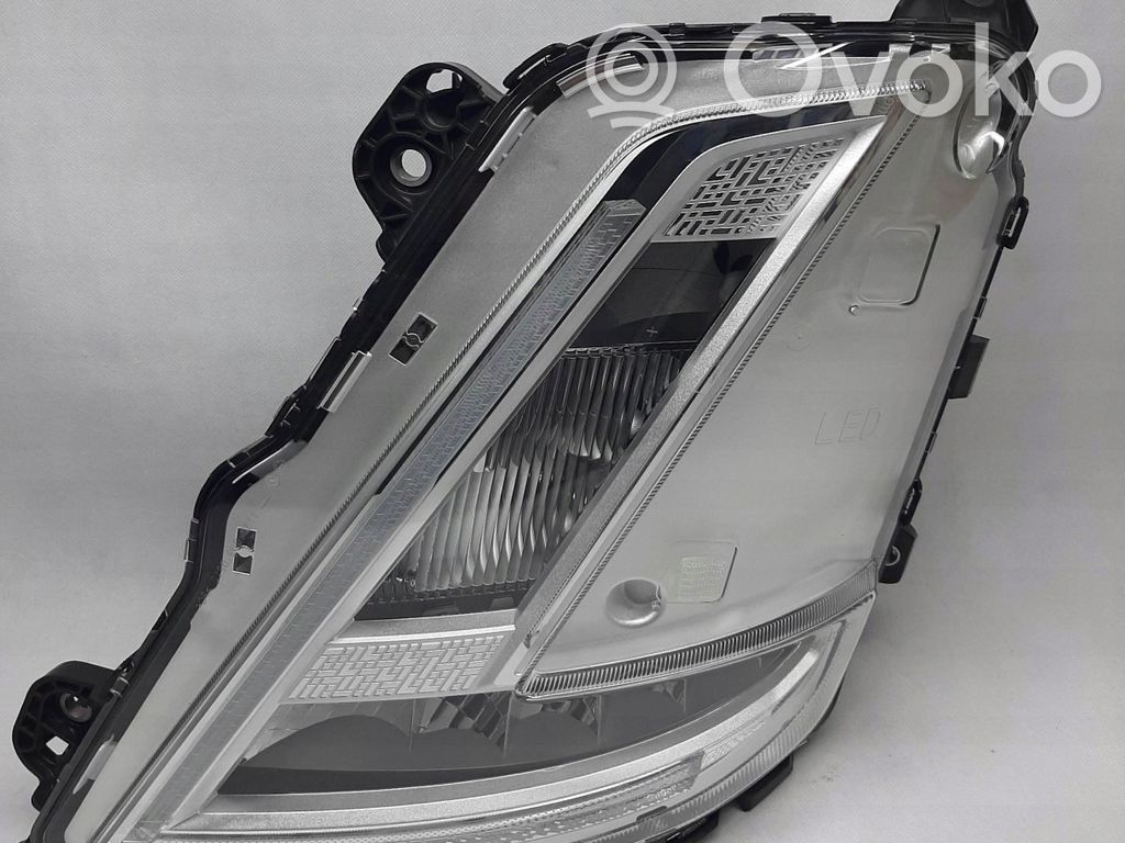 Volvo C40 Scheinwerfer 