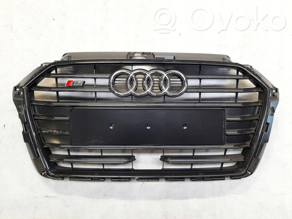 Audi A3 S3 8V Etupuskurin ylempi jäähdytinsäleikkö 