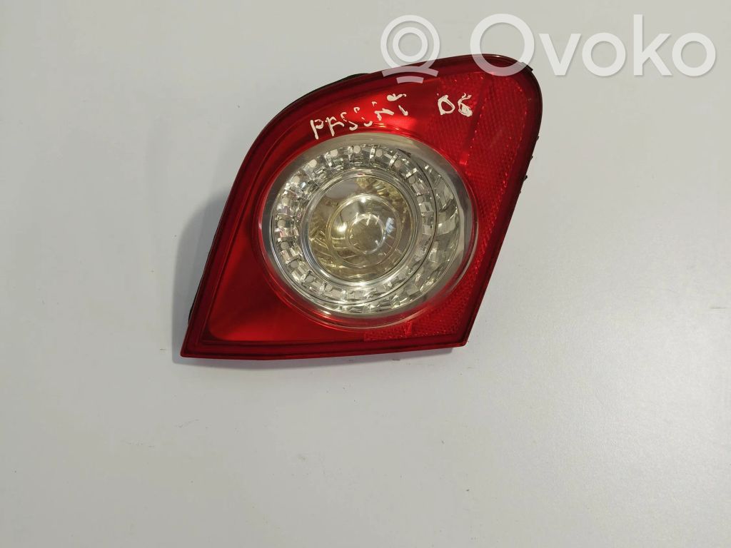 Volkswagen PASSAT B6 Lampy tylnej klapy bagażnika 