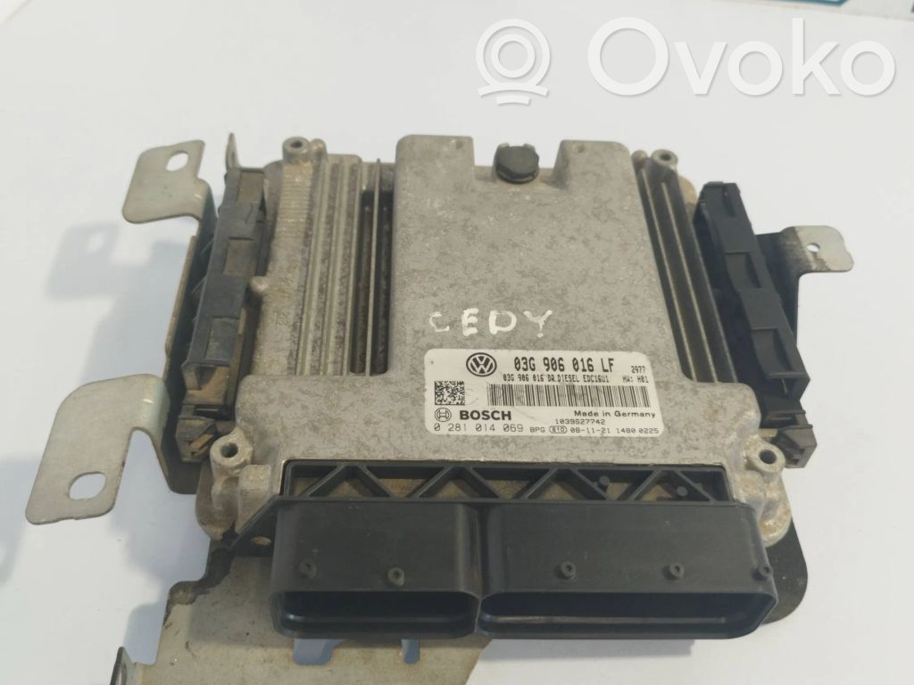 Volkswagen Touran I Engine control unit/module 