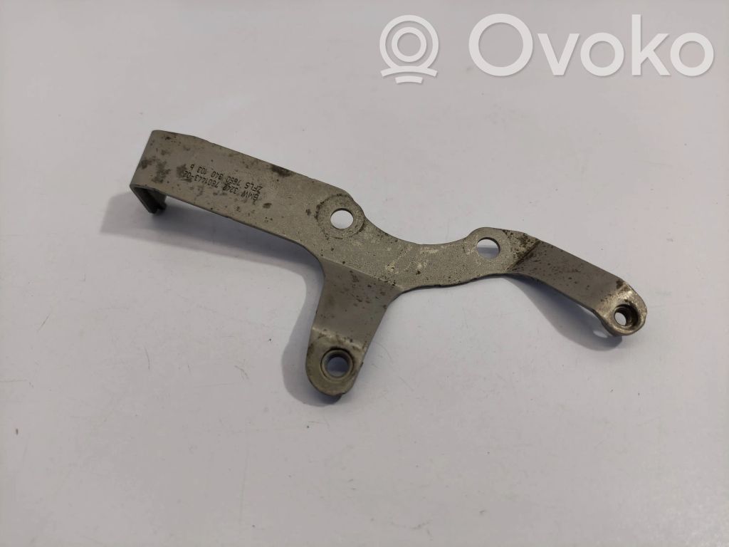 BMW 5 E60 E61 Vairo stiprintuvo siurblio tvirtinimo kronšteinas 