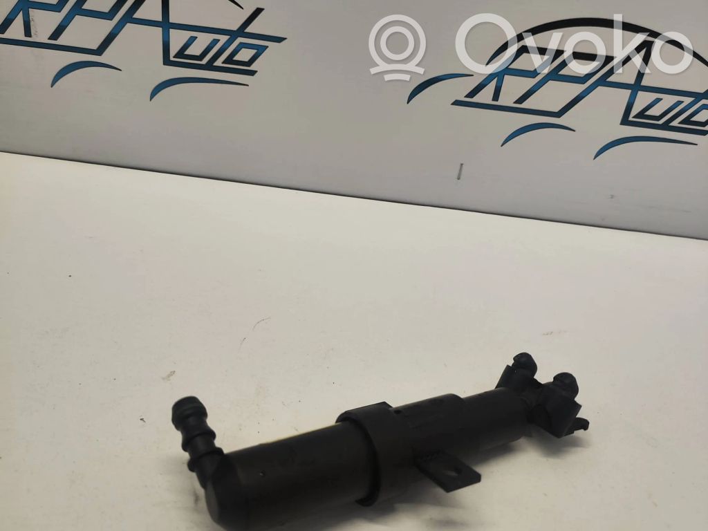 Volkswagen PASSAT B6 Dysza spryskiwacza lampy przedniej 