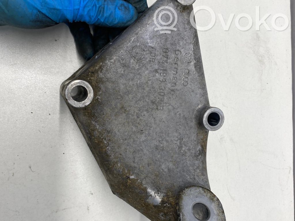 Volkswagen II LT Engine mounting bracket 