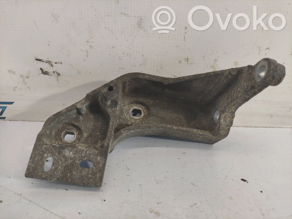 Renault Laguna II Engine mounting bracket 