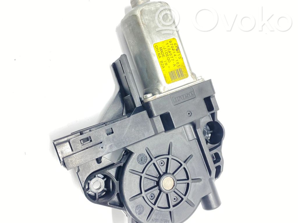Volvo V70 Front door window regulator motor 