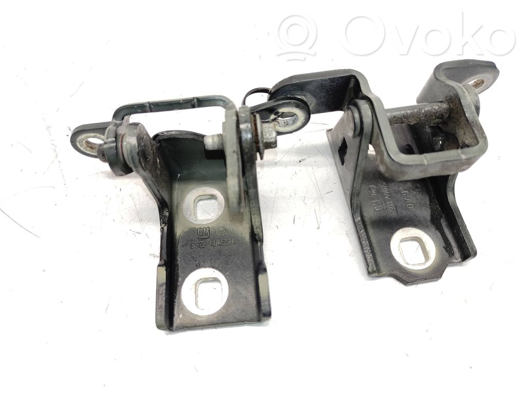 Front door hinge set   A04657,13228958,13281820