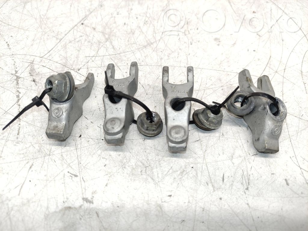 Opel Insignia A Abrazadera del inyector de combustible 