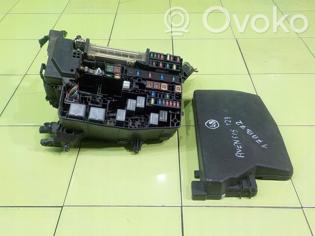 Toyota Avensis T270 Fuse box set 