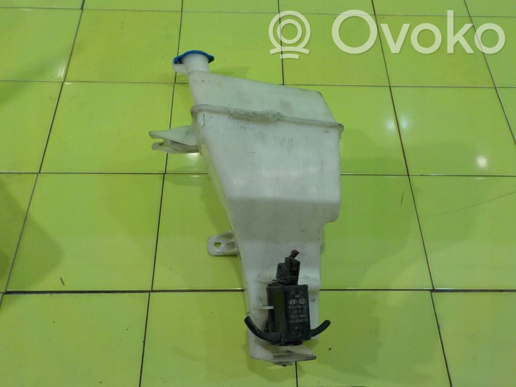 Ford Focus Windshield washer fluid reservoir/tank 