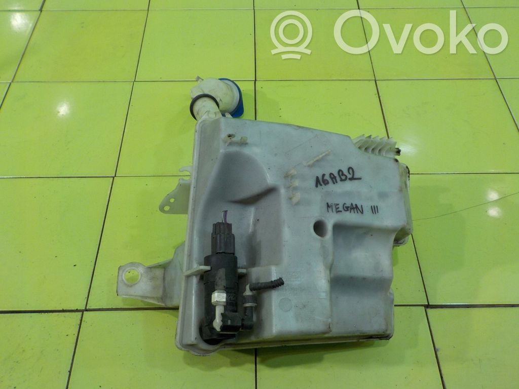 Ford Focus Windshield washer fluid reservoir/tank 