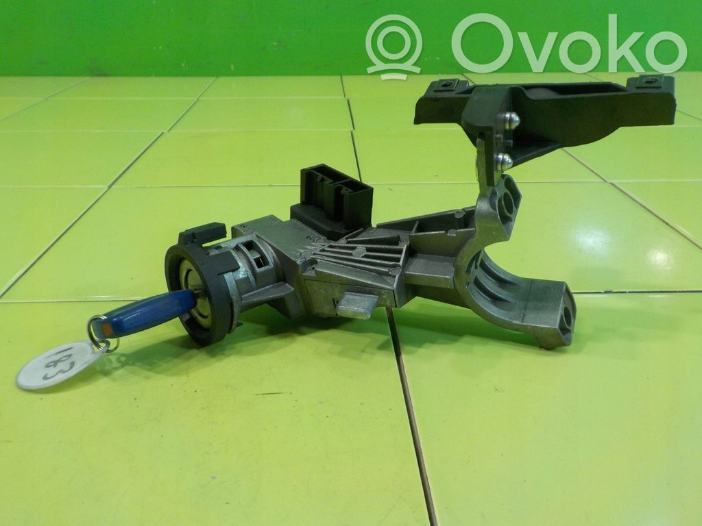 Opel Combo D Užvedimo spynelė 
