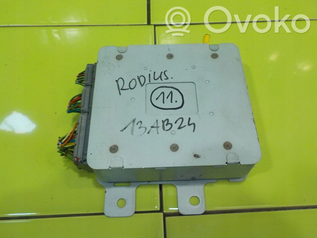 SsangYong Rodius Zamek drzwi przednich 
