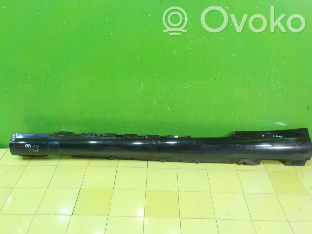 Mercedes-Benz E C207 W207 Side skirt front trim 