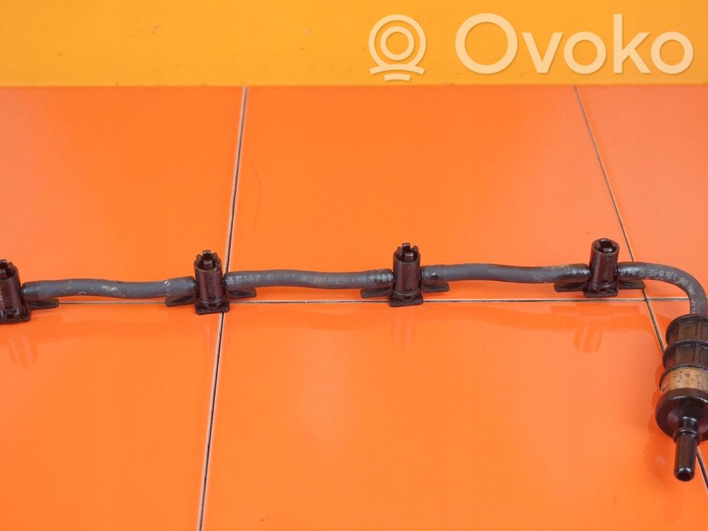 Renault Trafic II (X83) Fuel line pipe 