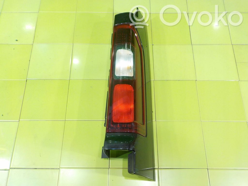 Renault Trafic III (X82) Aizmugurējais lukturis virsbūvē 