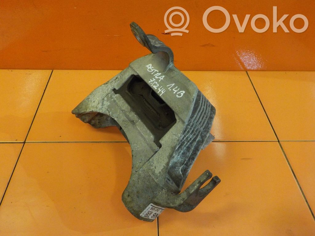 Opel Astra J Engine mount vacuum valve 