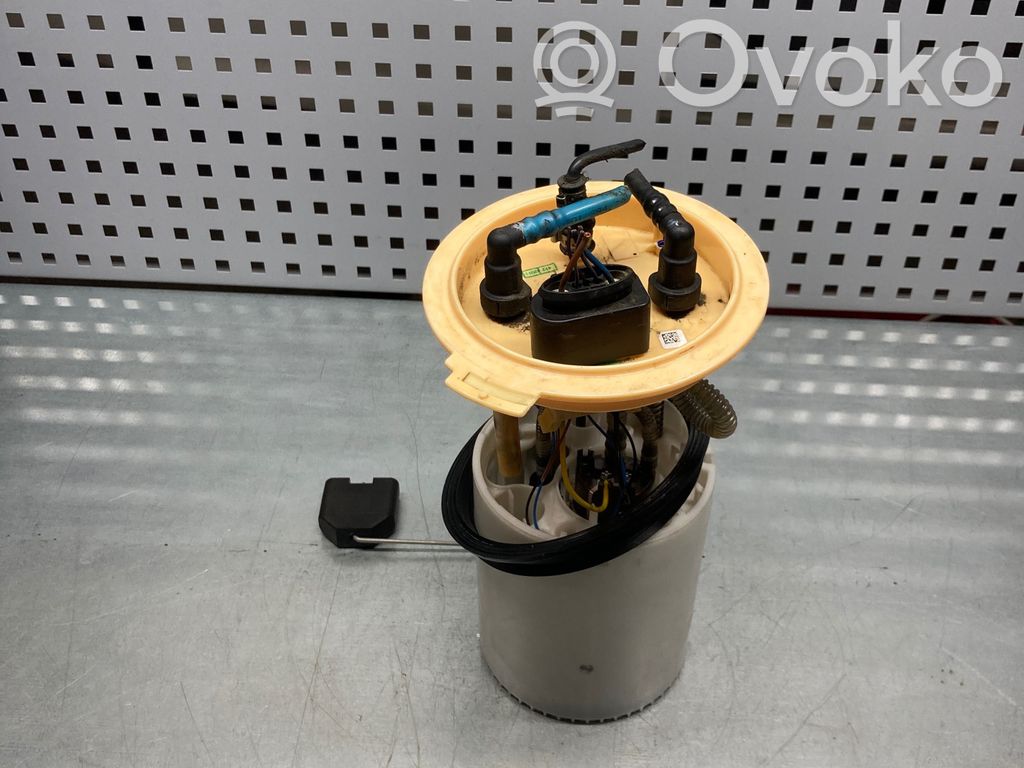 Volkswagen PASSAT B7 Bomba interna de combustible 