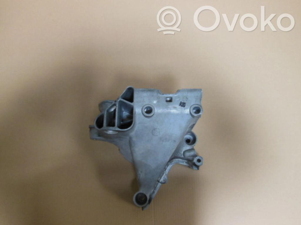 Volkswagen Polo VI Engine mounting bracket 
