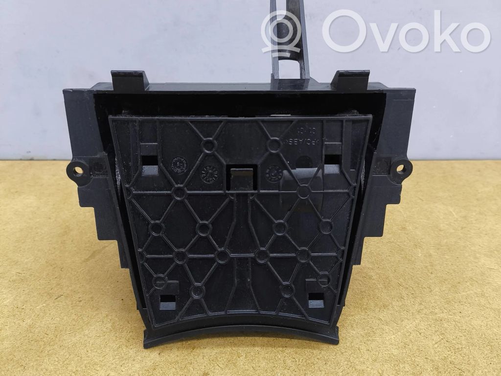 Mercedes-Benz E W211 Aschenbecher hinten 