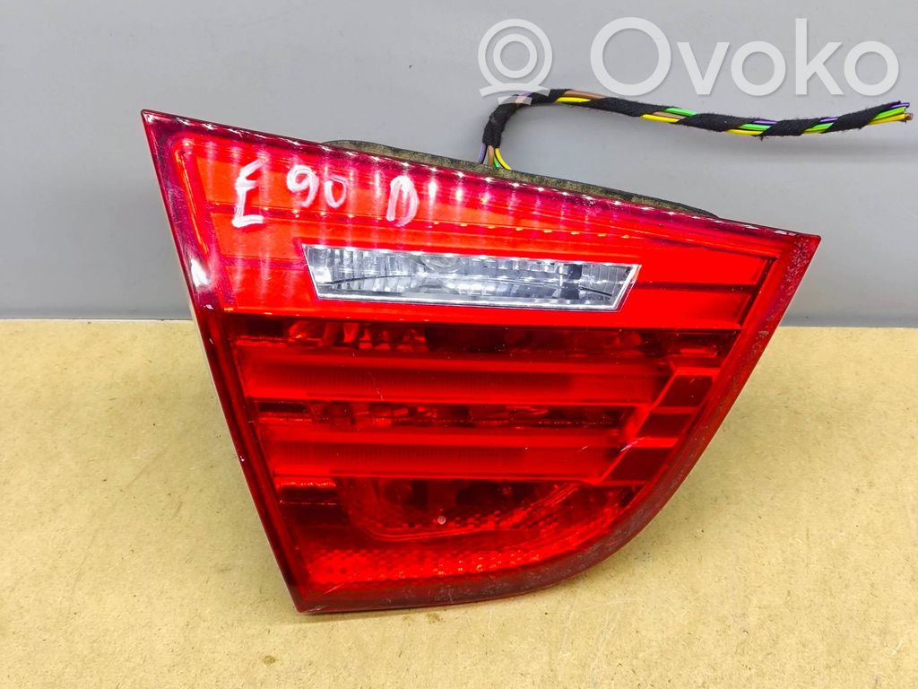 BMW 3 E90 E91 Aizmugurējais lukturis pārsegā 