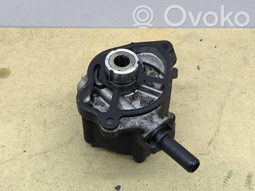 Mercedes-Benz C W204 Vacuum pump 