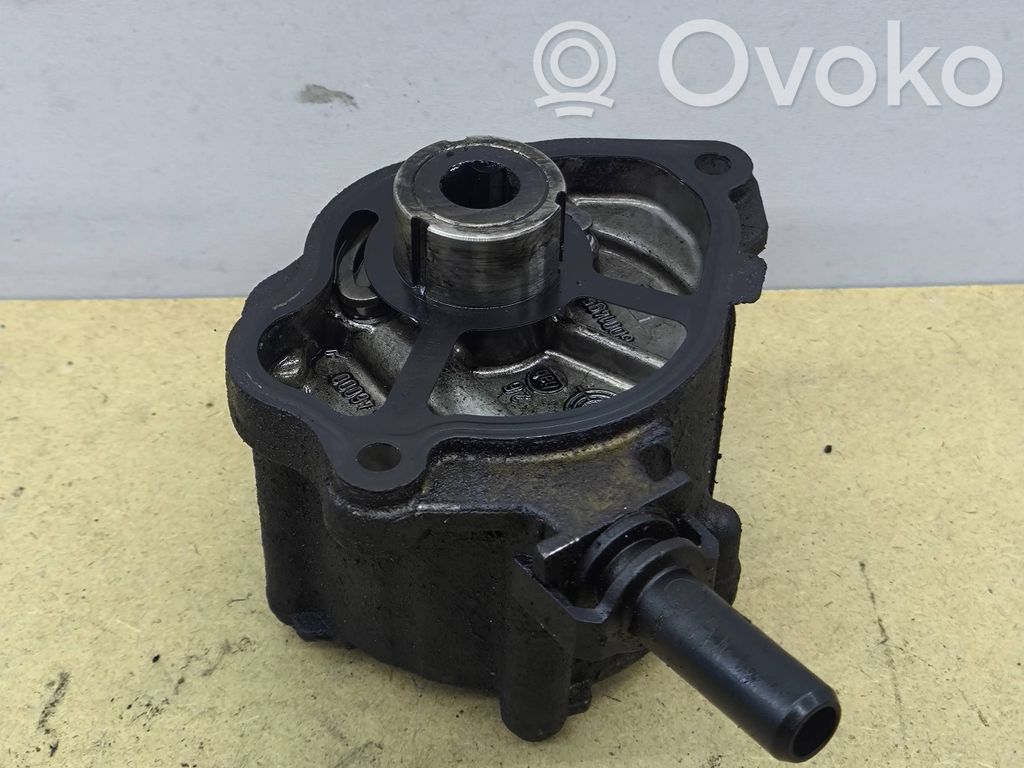 Mercedes-Benz C W204 Vacuum pump 