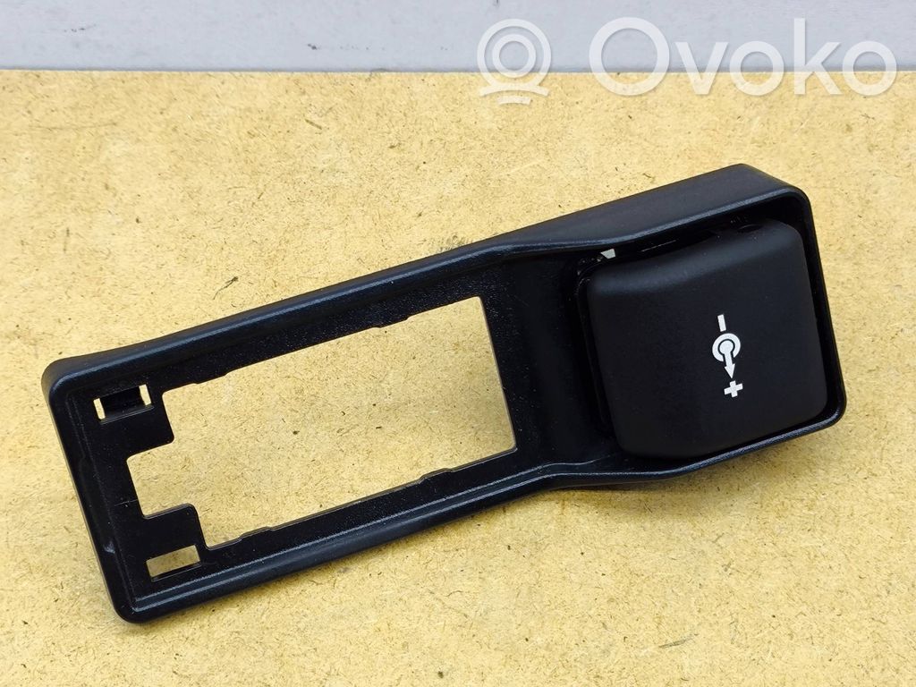 BMW 1 E81 E87 Cigarette lighter rear 
