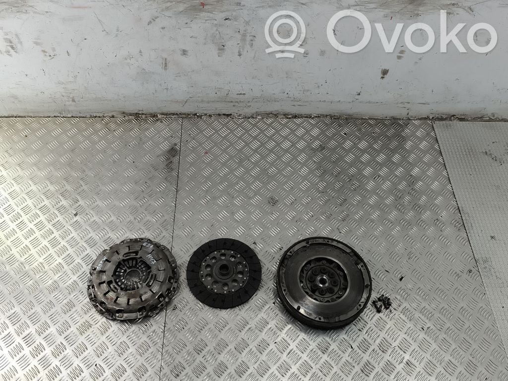 BMW 1 E81 E87 Plaukiojantis dviejų masių smagratis 