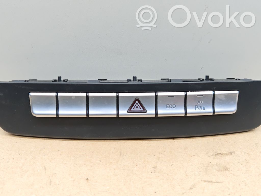 Mercedes-Benz C W204 Botón interruptor de luz de peligro 