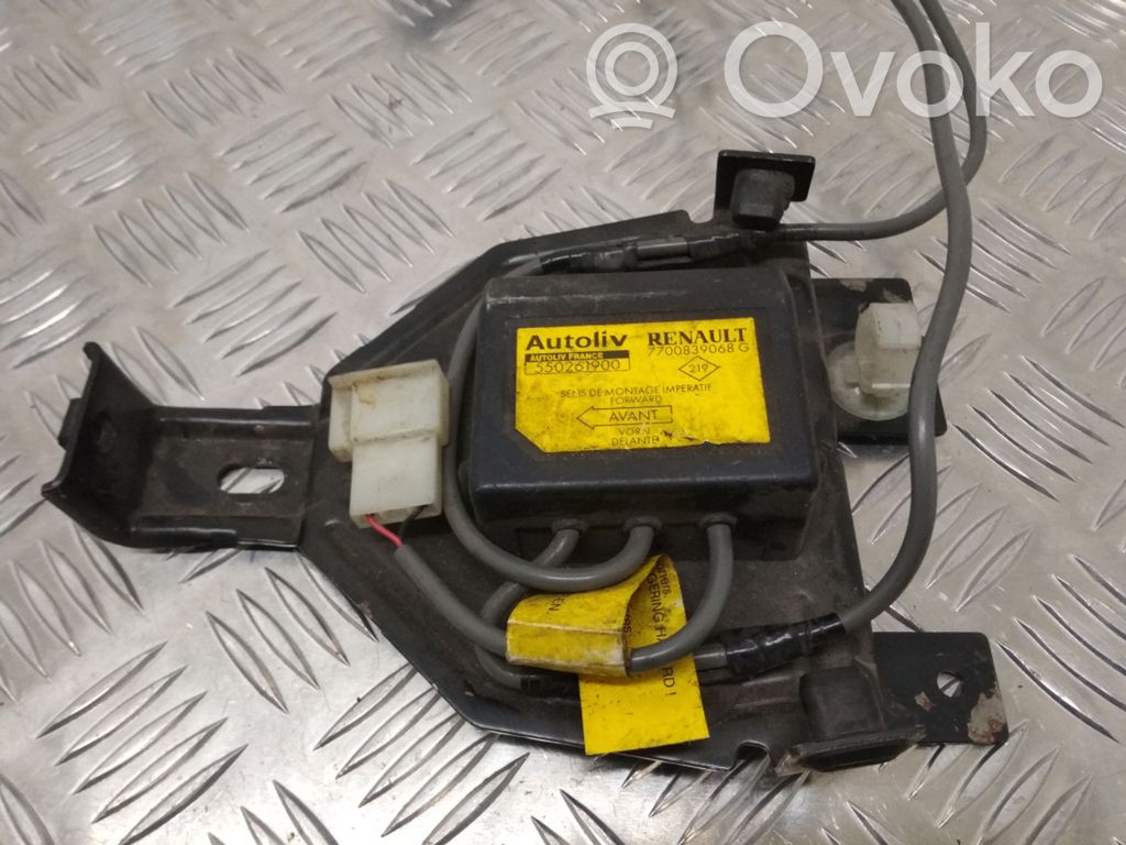 Airbag control unit/module   550261900,7700839068G