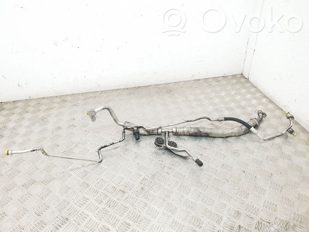 Ilmastointilaitteen putki (A/C)   691449106
